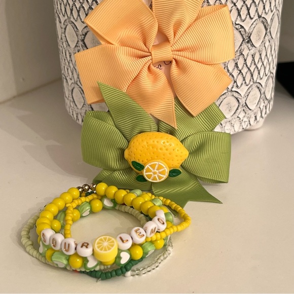 Girls dress size 4T sour lemons with matching hand made bracelets and hair bows - Picture 3 of 9